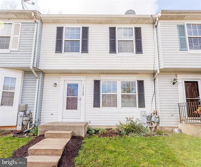 3 bed, 2.0 bath, 1160 sqft, $1,900 — Photo 2