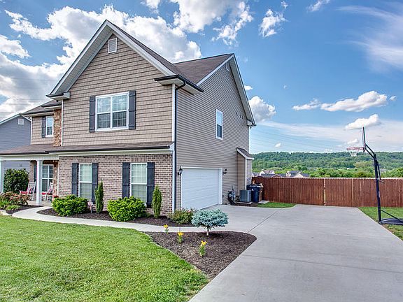 3rd image of 723 Lampwick Ln
