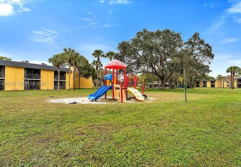 1606 Meadows Cir W #1606 — Photo 15