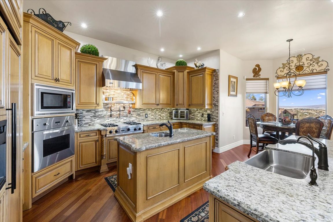 10-Kitchen