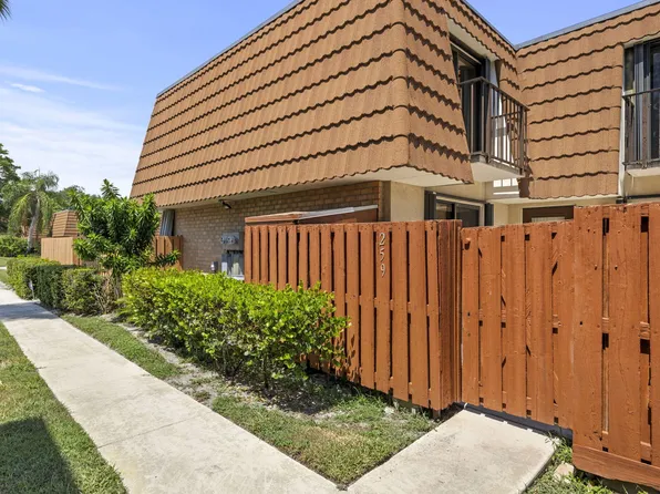 259 Charter Way, West Palm Beach, FL 33407