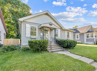 1201 N McKinley Rd, Lake Forest, IL 60045