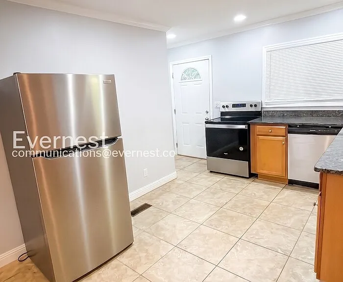 6913 Martha Ave #B — Photo 2