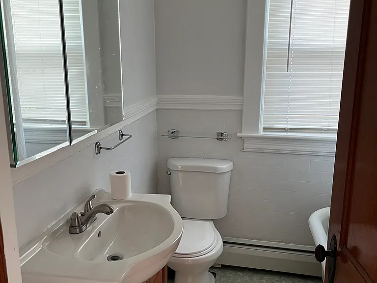 372-374 Juniper St #2 — Photo 7