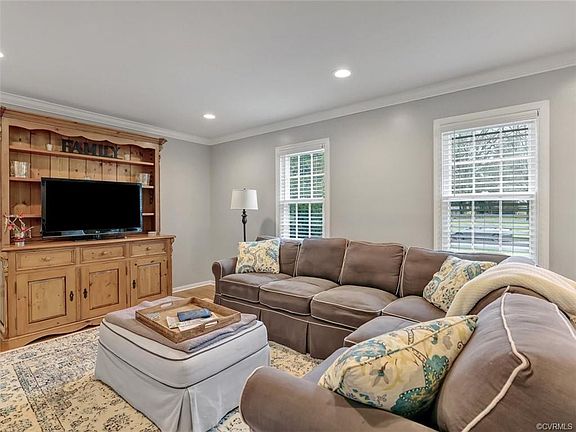 5th image of 8205 Westdale Ln
