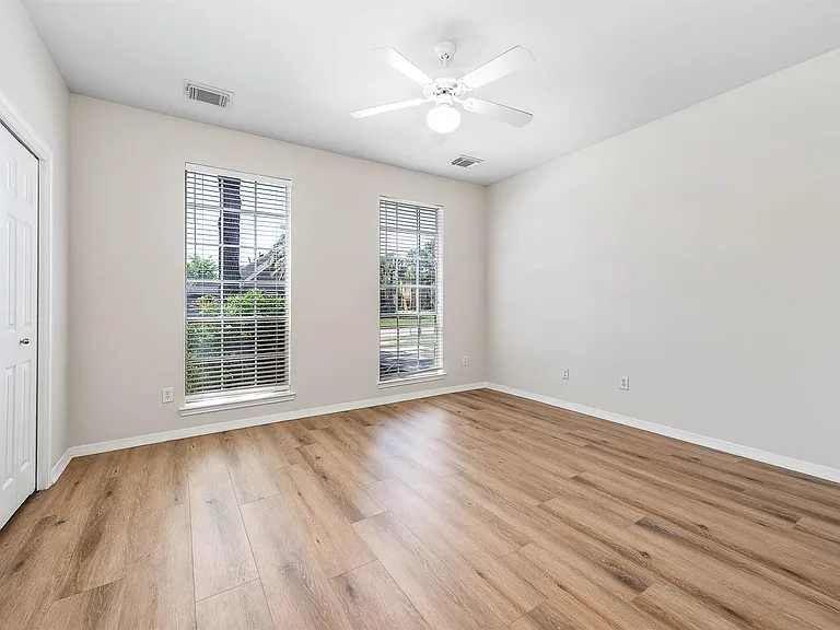 7902 Feather Springs Dr — Photo 22