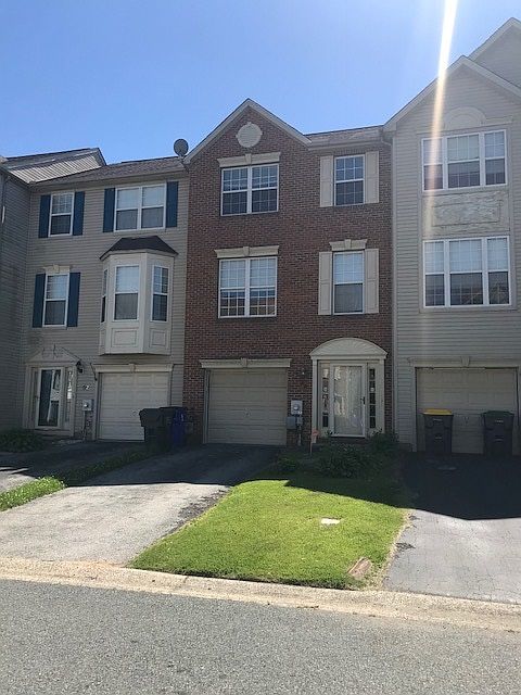 1st image of 34 Carrick Ln #1