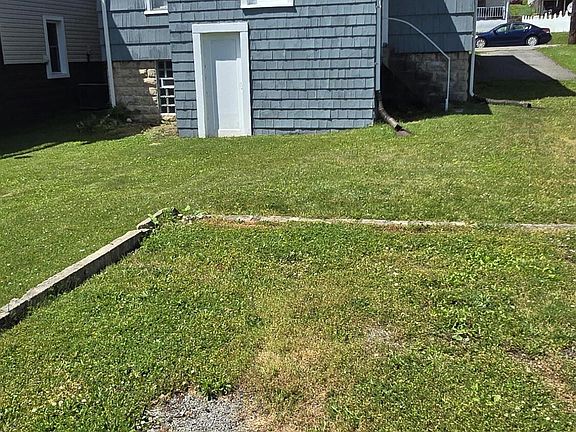 2nd image of 425 Ash St