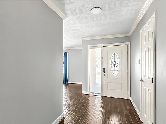5th image of 211 W North Hill Dr