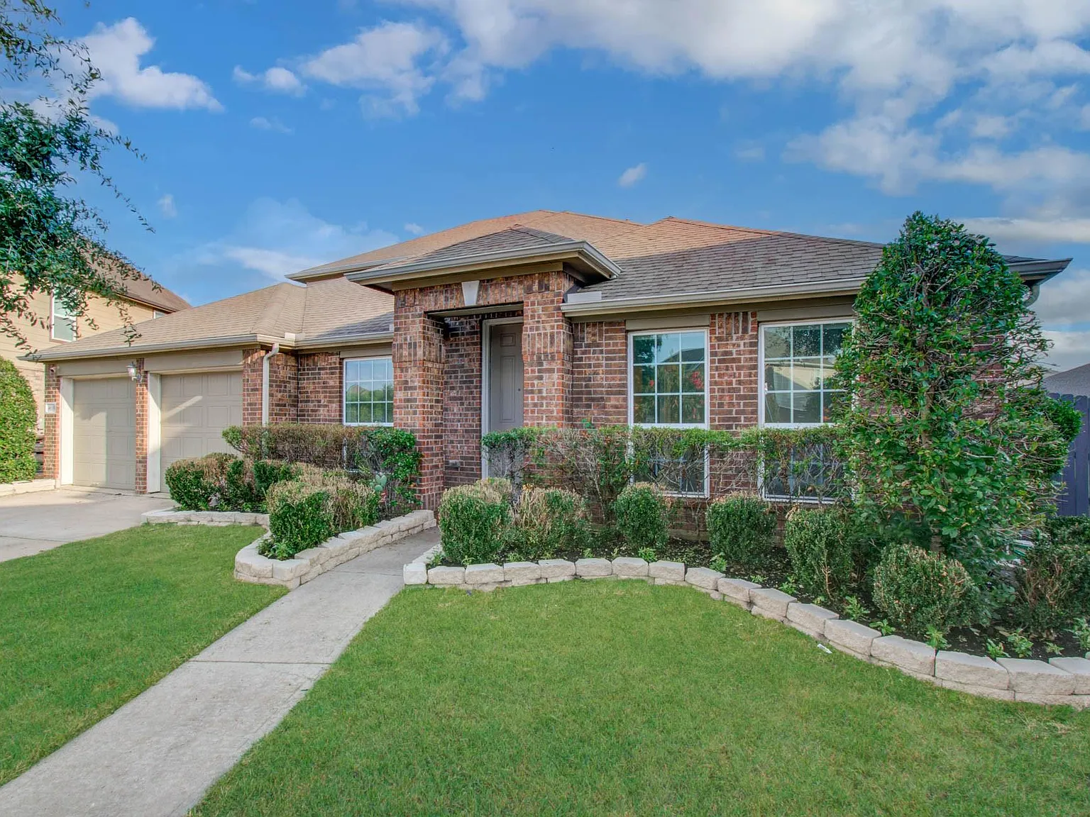 4 bed, 2.5 bath, 3445 sqft, $3,250 — Photo 2