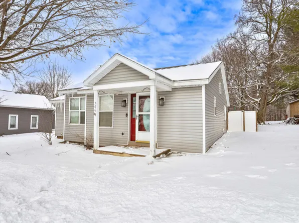 706 W Tower St, Pierceton, IN 46562