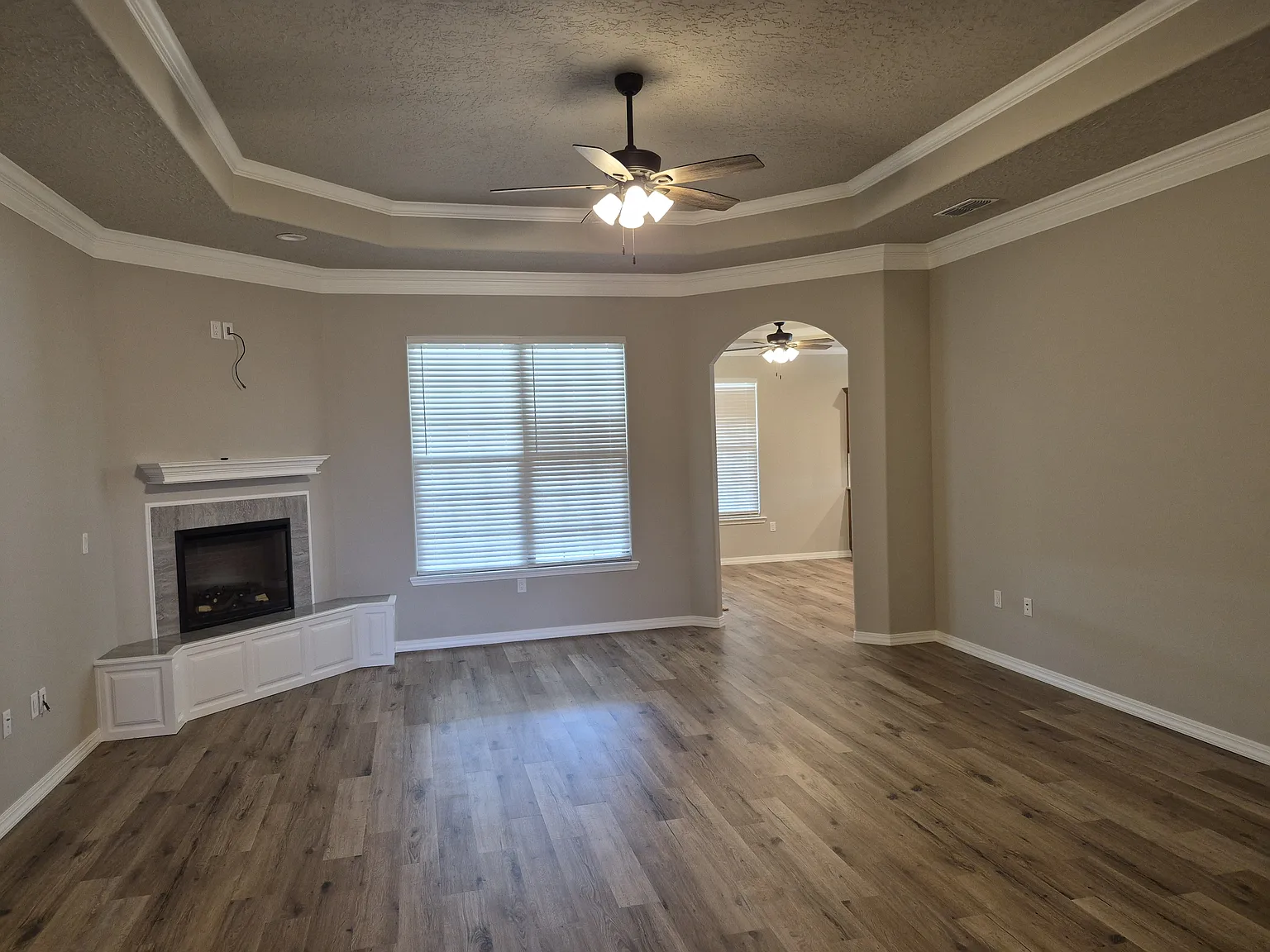 4 bed, 2200 sqft, $2,500 — Photo 2