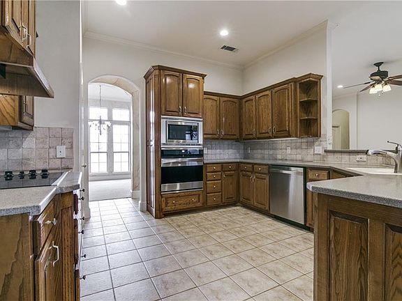 2nd image of 820 Lake Vista Ln