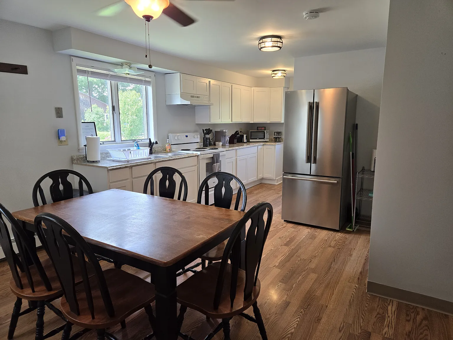 2 bed, 1100 sqft, $1,850 — Photo 2
