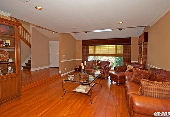 3rd image of 10 Parkview Dr