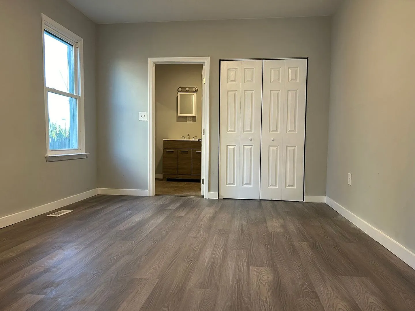 52 E Washington Ave — Photo 2