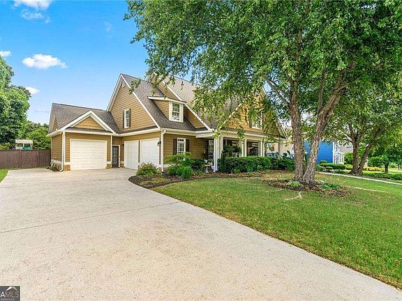 2nd image of 530 Bay Grove Rd