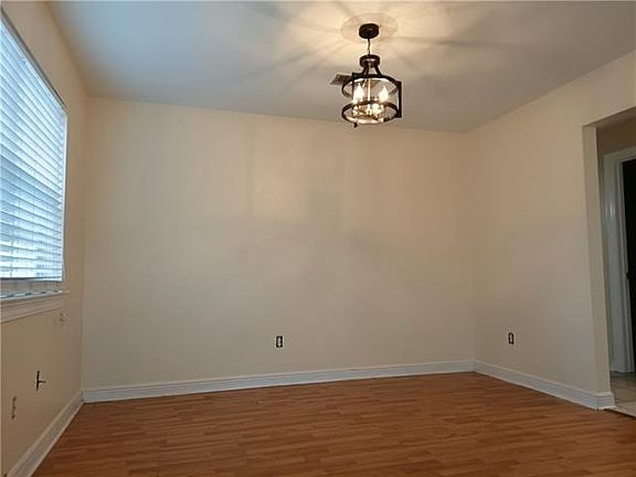 4th image of 415 Oaklawn Dr