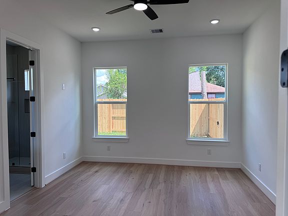 4th image of 4637 Mallow St
