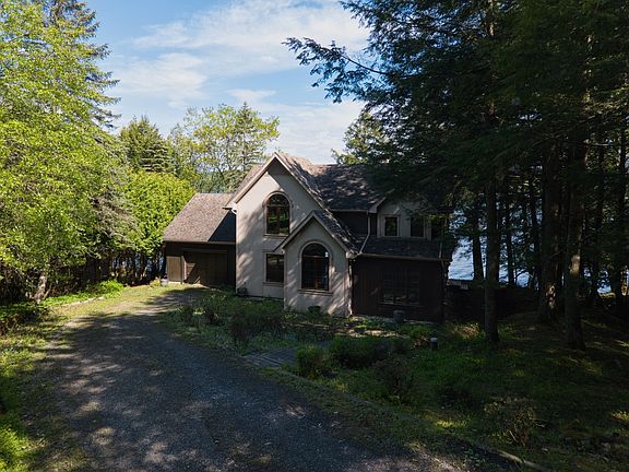 5th image of 560 Chemin Waban Aki N