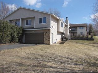 7275 Stewart Dr, Eden Prairie, MN 55346