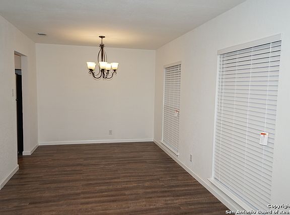 4th image of 6739 Country Field Dr