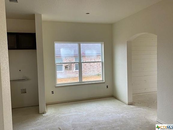4th image of 908 Hickory Dr