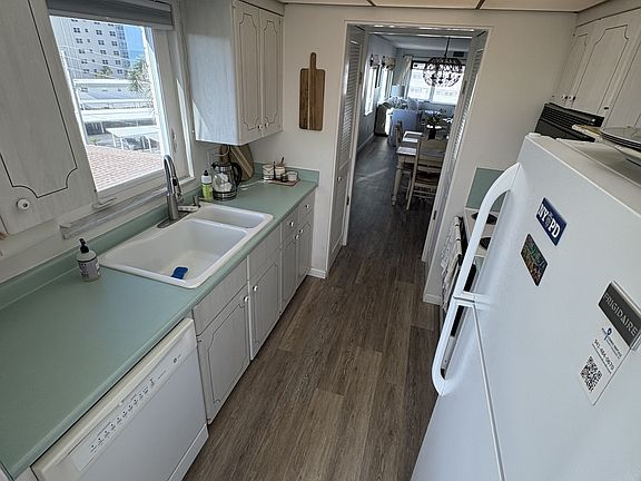 5th image of 500 The Esplanade N APT 501