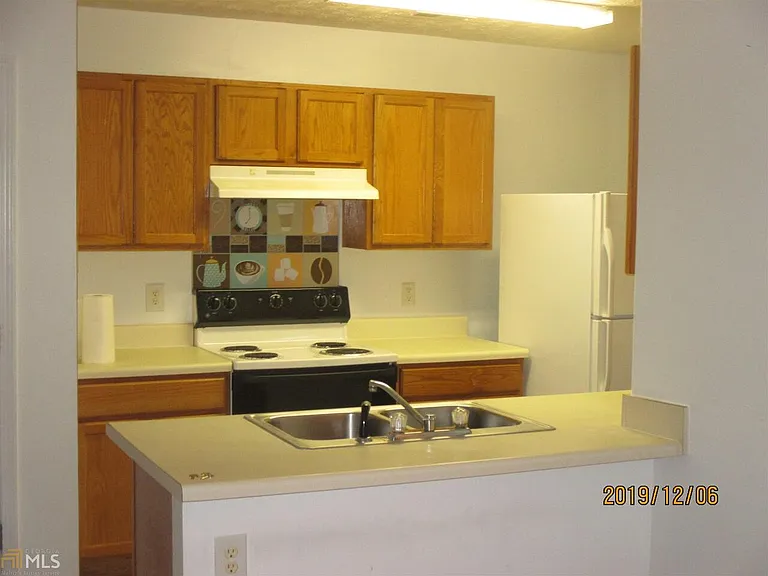 2296 Strathmoor Manor Dr — Photo 6