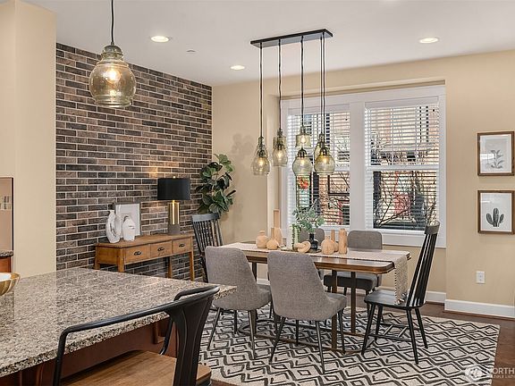 4th image of 1309 Brooklyn Walk NE #18.3