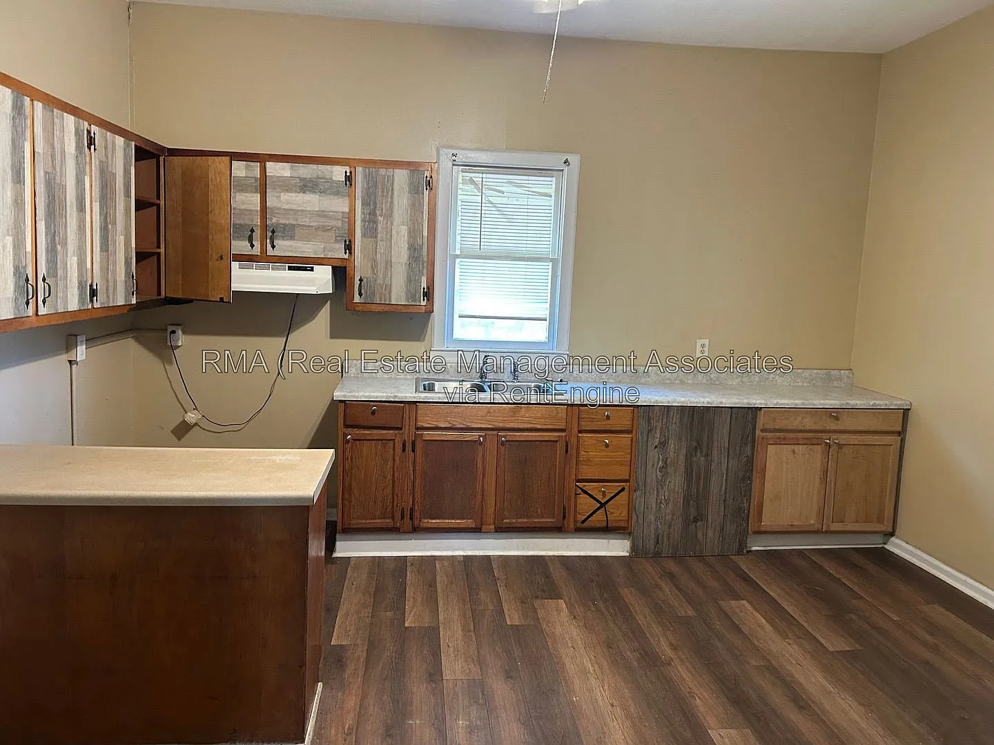 2 bed, 1.0 bath, 1216 sqft, $1,050 — Photo 3
