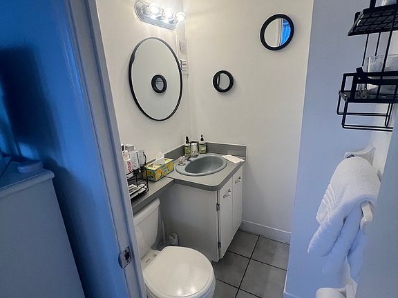 4th image of 1731 SE 15th St APT 614