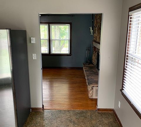 5th image of 1105 E Moody Ln
