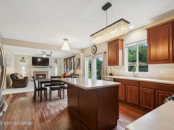 5th image of 18787 W Glenhurst Dr