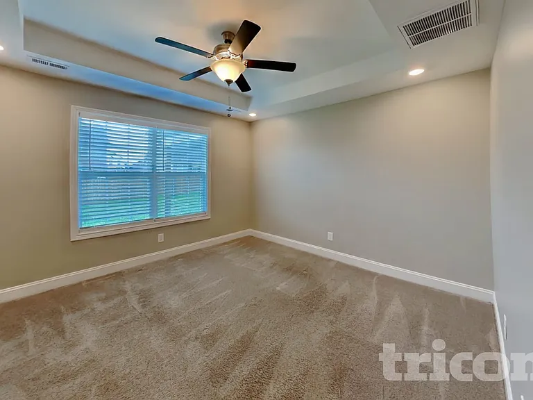 1093 Whitney Dr — Photo 6