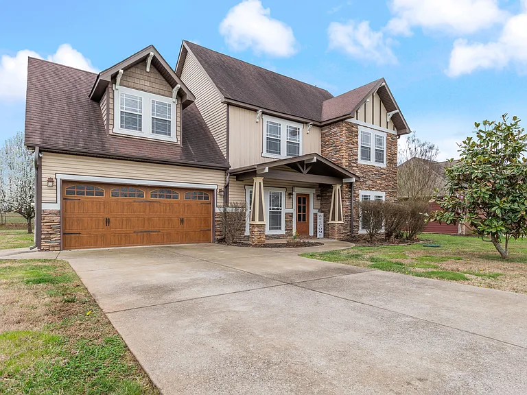 584 Laurel Ln — Photo 21