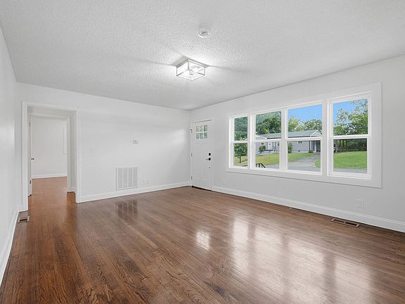 5th image of 4620 Leslie Ln