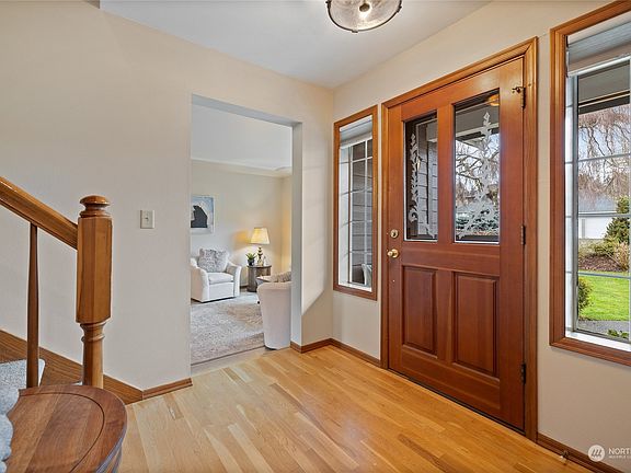 5th image of 1719 25th Street Pl SW