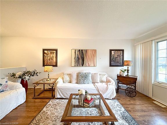 5th image of 33 A Lingwood Dr