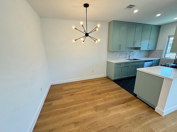 3rd image of 500 N Sycamore Ave APT 6