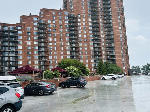 1040 Harmon Cove Tower image 3 of 15