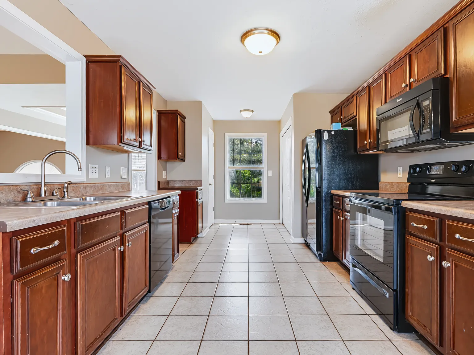 5 bed, 2623 sqft, $2,400 — Photo 4