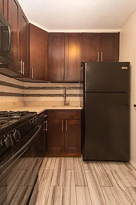 Rented by Rhona Realty | media 4