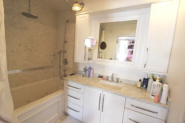 Rented by Maison International | media 16