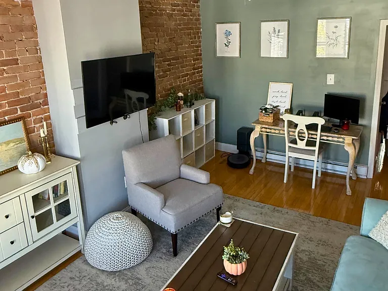 265 Lexington St #4 — Photo 2
