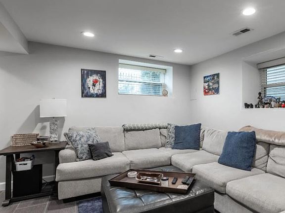 4th image of 2651 W Armitage Ave