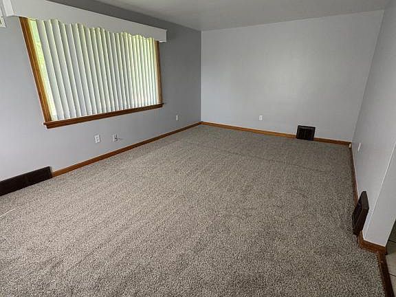 2nd image of 996 Lincoln Ave