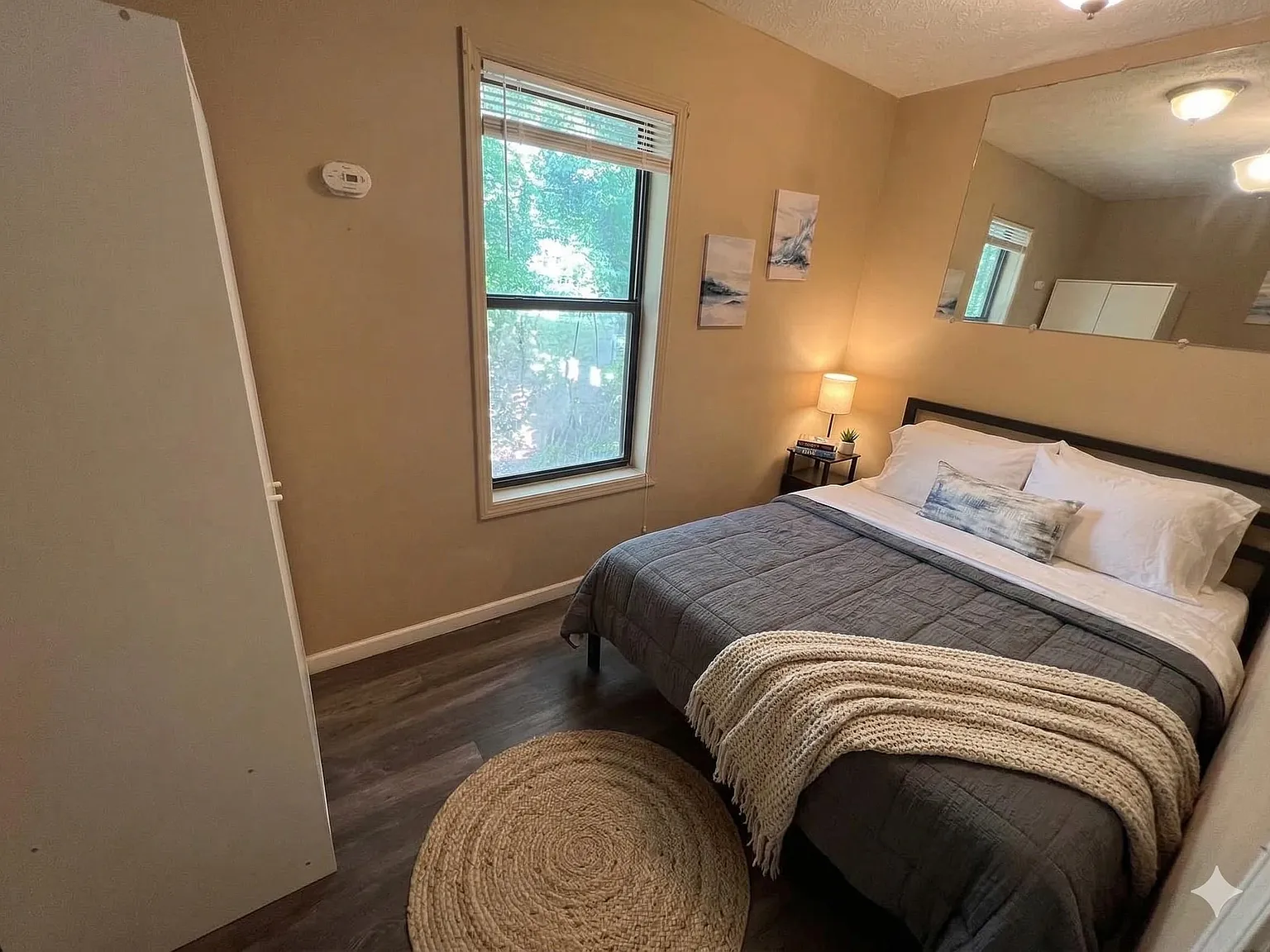 4 bed, 3.0 bath, 2387 sqft, $819 — Photo 1