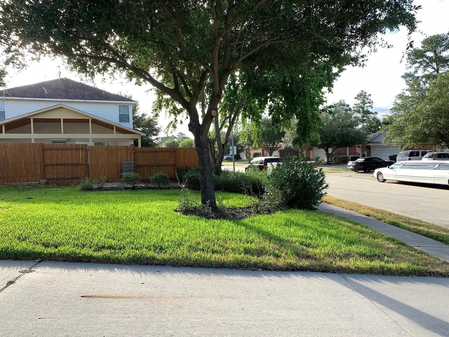 3 bed, 2.5 bath, 2316 sqft, $3,200 — Photo 3