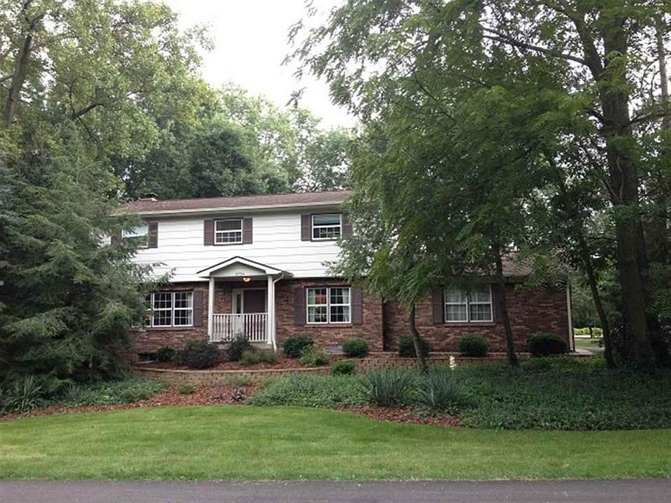 1st image of 3734 Capilano Dr